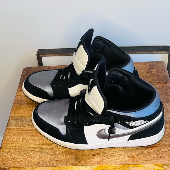 Air Jordan 1 Mid SE 'Satin Smoke Grey' 852542-011 - Picture 2 of 6